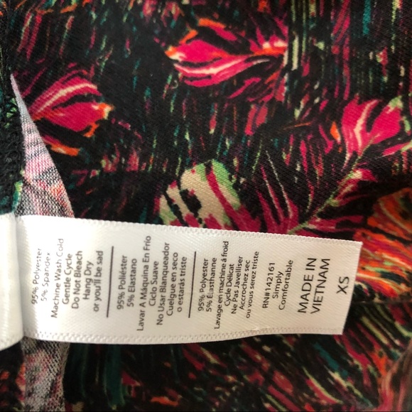 Lularoe Leaf Print Classic T Shirt Top Size XS - Picture 5 of 5